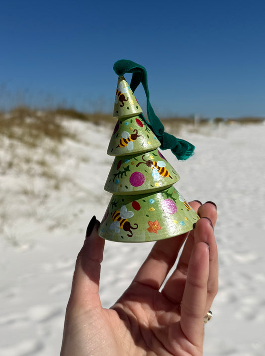 “Buzzing Around the Christmas Tree” ornament